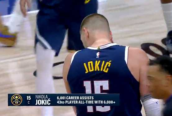 约基奇本场拿到个人第9次助攻，生涯助攻数来到6000次