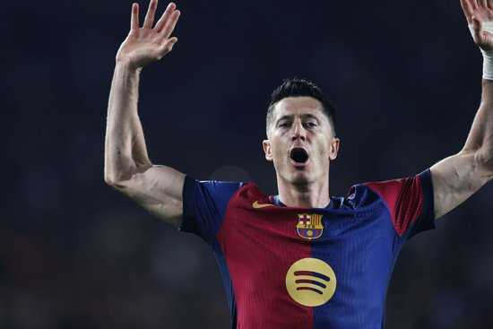 每体：巴萨将为莱万提供一年续约合同，希望莱万在4月底5月初答复